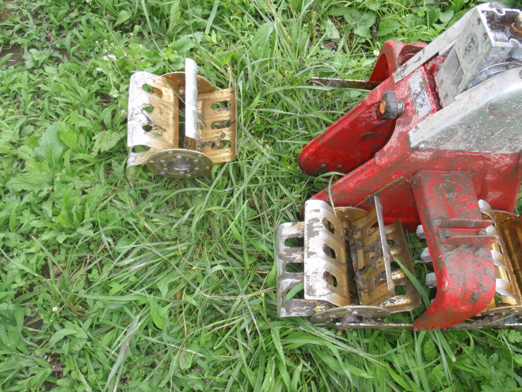 クログワイの除草で、壊れた除草機