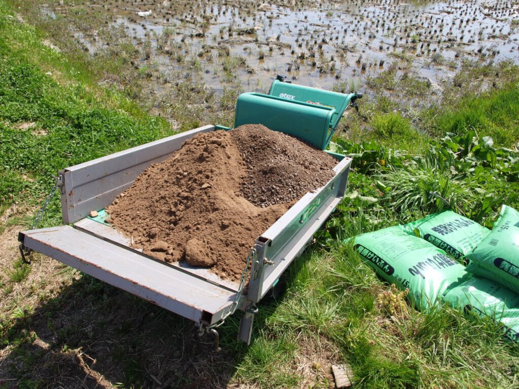 粉末状の発酵鶏糞
