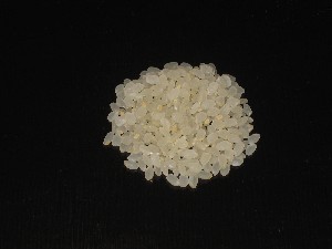 有機発酵肥料で栽培したお米はアメ色を呈している
